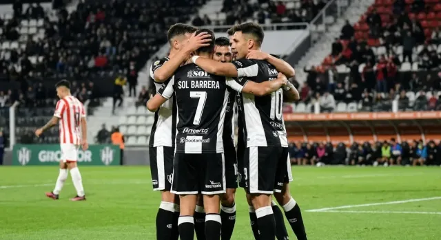 Central Córdoba vence a Unión Santa Fe 2-1 en una sorpresa ofensiva