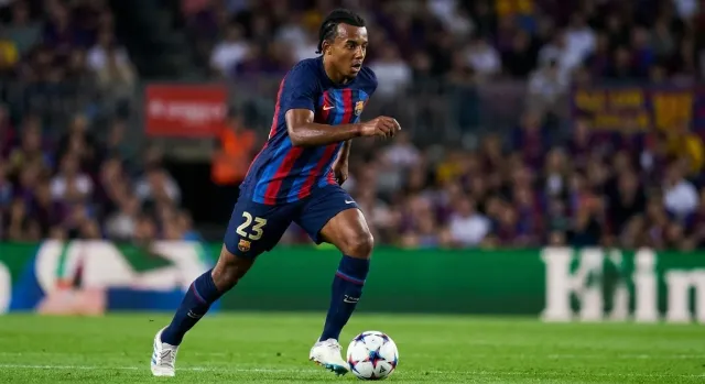 Arsenal eyes Barcelona's Kounde to bolster defense