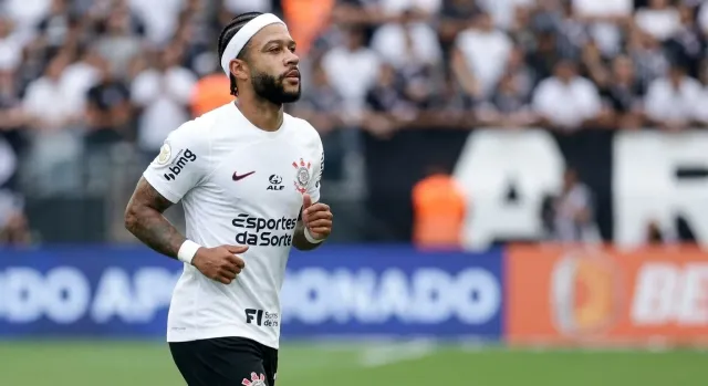 Depay, Corinthians Clash Over Broken Renewal Deal