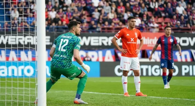 Gill suspendido por cabezazo en el clásico San Lorenzo-Huracán