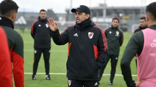 River without starting fullbacks for Santa Fe clash
