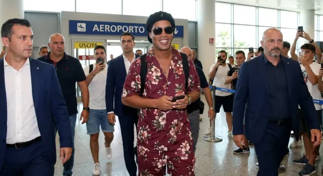 Ronaldinho Signs with Serie C's Ravenna