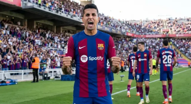 Cancelo es ya jugador del Barcelona con contrato definitivo