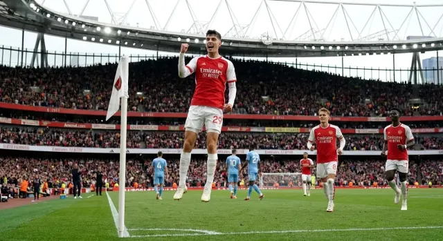 Arsenal vence 3-0 al Coventry en su debut liguero