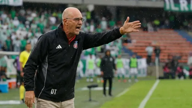 Junior: Valderrama Criticizes, Arias Responds