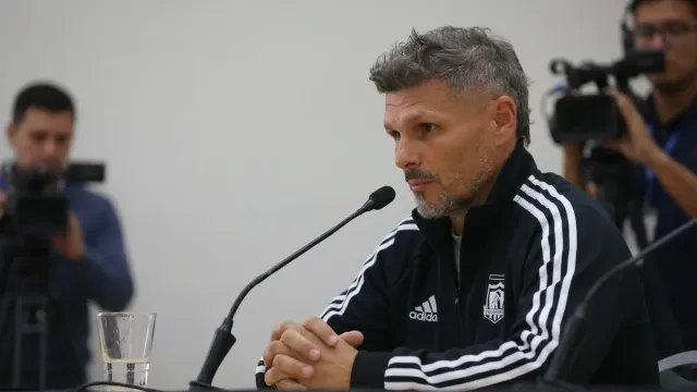 Ortiz no se deja llevar por Vidal antes del Superclásico