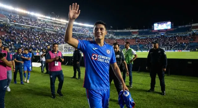 Cruz Azul descarta a Lira por negociaciones con Mónaco