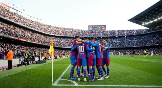 Barcelona cierra mercado sin su delantero de garantías