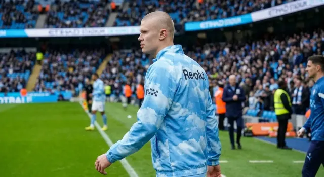 Haaland debuta con nuevo look en el Manchester City