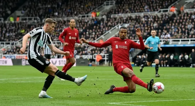 Liverpool empata en Newcastle con gol en el minuto 95