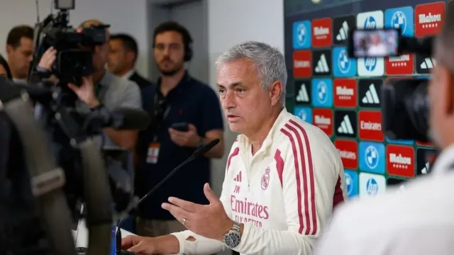 Mourinho confía en el arbitraje y defiende a Vinícius