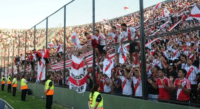 River plays away at Banfield, tickets cost $110,000