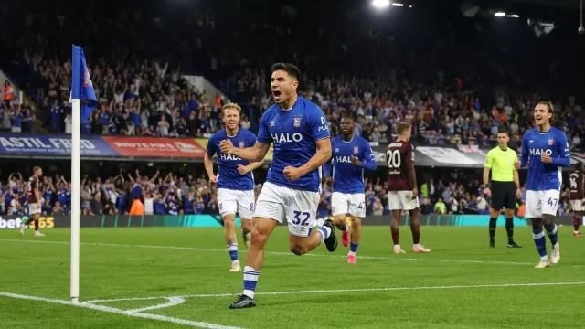 Marcelino Núñez anota un doblete en el Ipswich 3-1 al Leicester