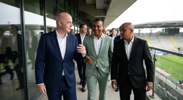 Cafu, Roberto Carlos Back Infantino at FIFA