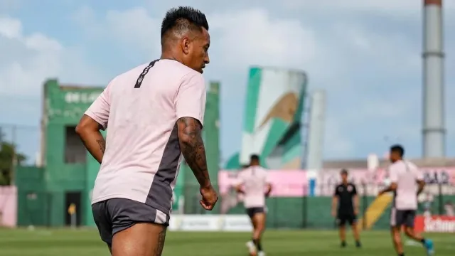 Cueva defiende a Piero Quispe y critica la falta de recambio