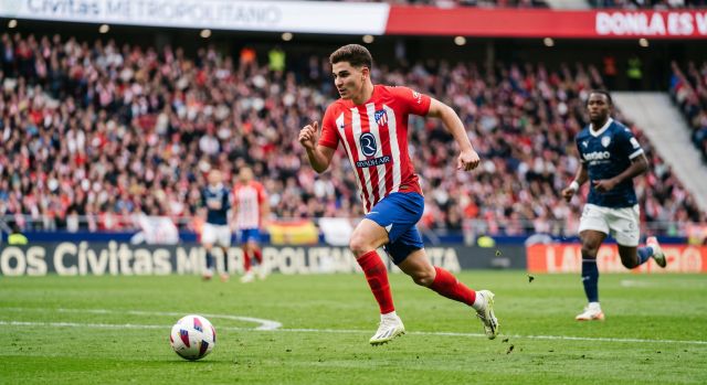 Julián Álvarez y el Barça: un año de novela, en orden