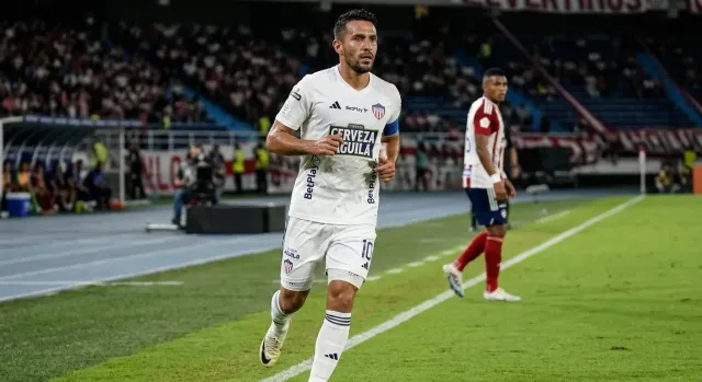 Junior draws 3-3 with Jaguares in Viera's debut