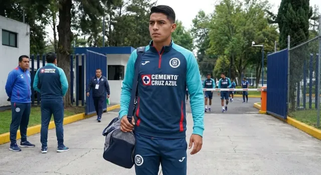 Erik Lira vuelve a Cruz Azul sin Mónaco