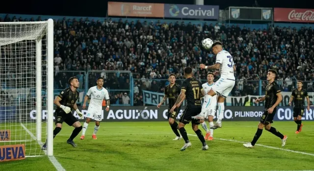 Racing pierde ante Tucumán en el descuento