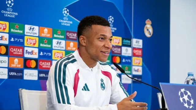 Mbappé juega al elige uno en Instagram y pasa ante Messi vs Cristiano