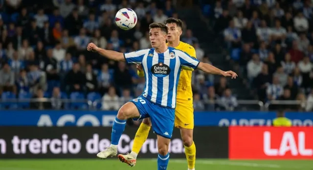Casadó debuta en el Depor y niega rumores sobre su salida del Barça