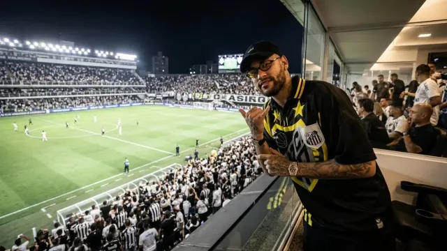 Neymar se burla desde el palco en victoria de Santos