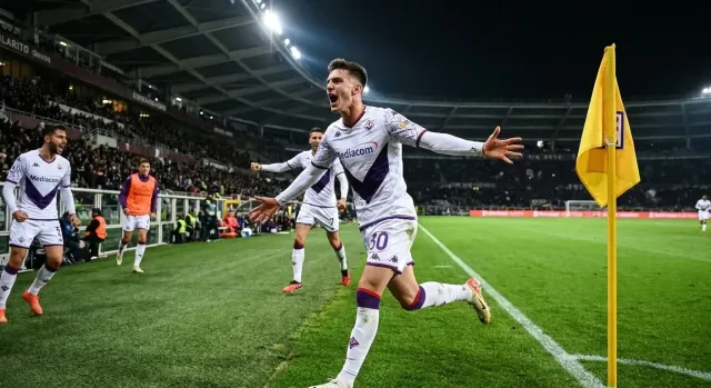 Fiorentina goleó 2-4 al Venezia con triplete de Mastantuono