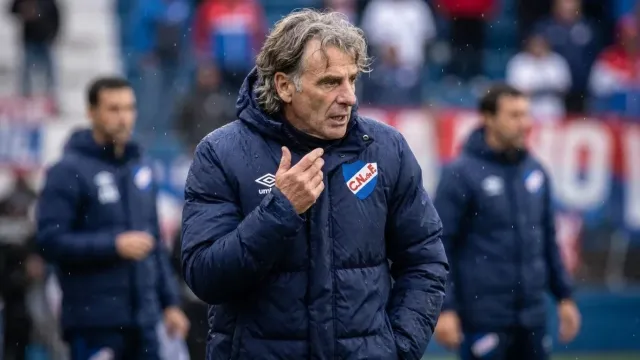 Nacional cae en el descuento ante Wanderers y suma otro empate