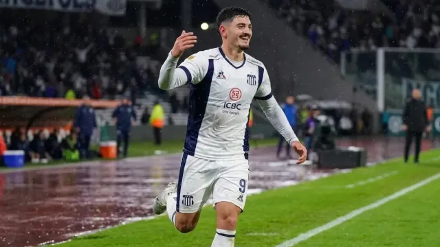 Álvarez reaparece goleador en Talleres tras su paso europeo