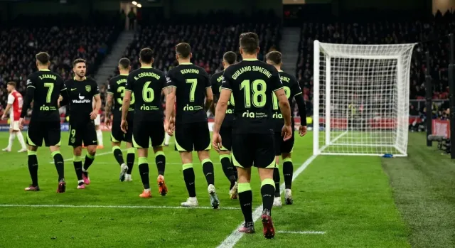 Atlético remonta y gana 0-3 en Anoeta con goles en el tiempo final