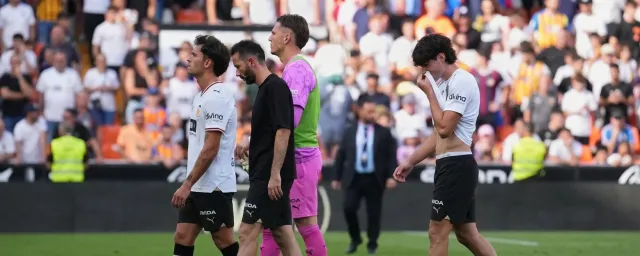 Valencia destituye a Corberán y disuelve la cúpula deportiva