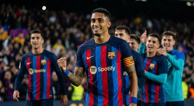 Raphinha signs new Barcelona deal through 2030