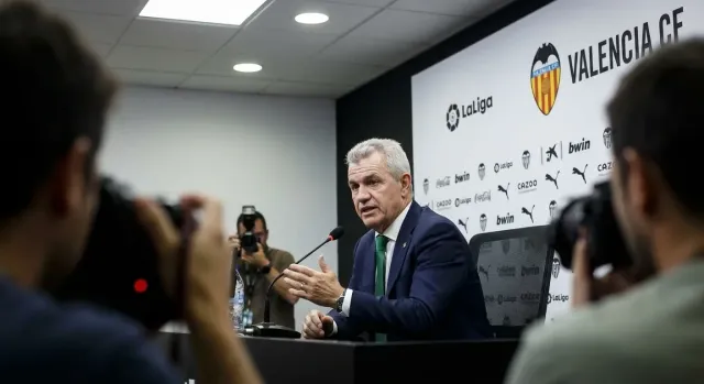 Valencia in talks with Javier Aguirre for the dugout