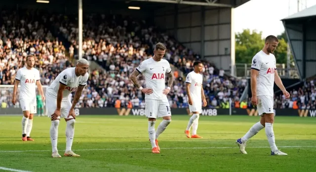 Villa edges Tottenham 3-2 late