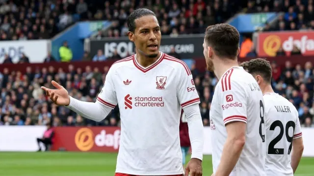 Van Dijk sigue en Países Bajos por charla con Xavi