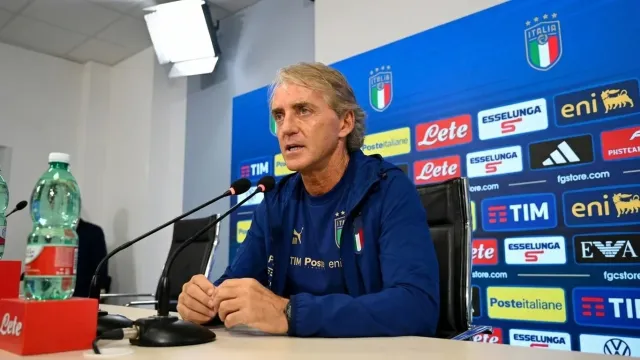 Mancini Returns to Italy Determined to Reach the World Cup