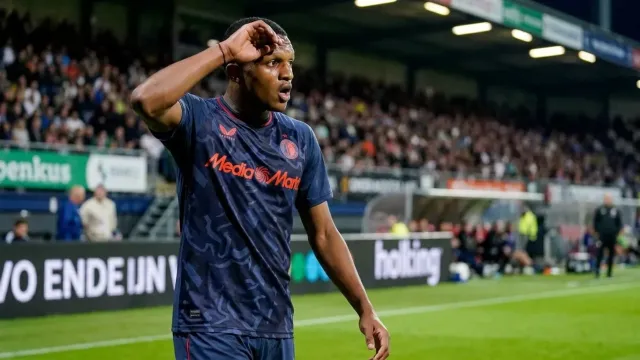 Feyenoord: Three Giants Chase Givairo Read