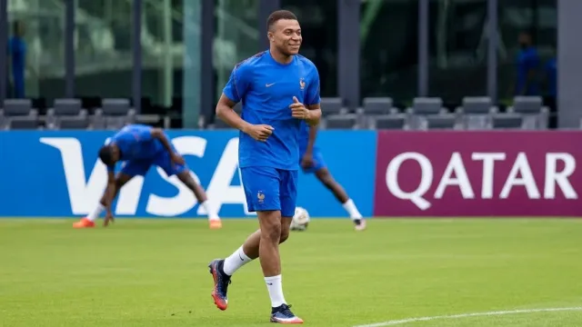 Mbappé misses France training with flu