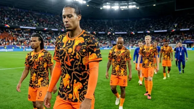 Van Dijk niega culpa en la caída de Holanda en el Mundial
