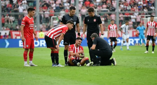Neves Fractures Arm in Final Against Rosario Central