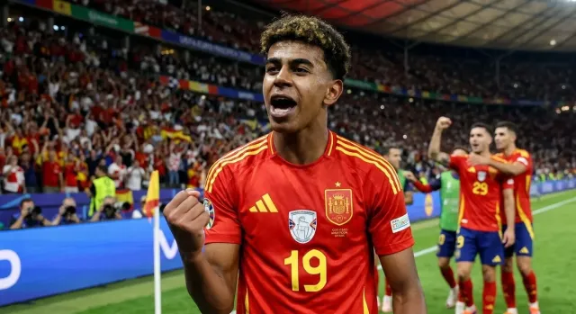 España golea 4-1 a Croacia con doblete de Lamine Yamal