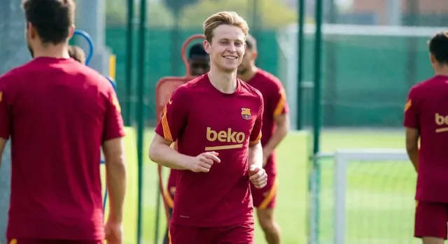 De Jong rejoins Barcelona group after injury