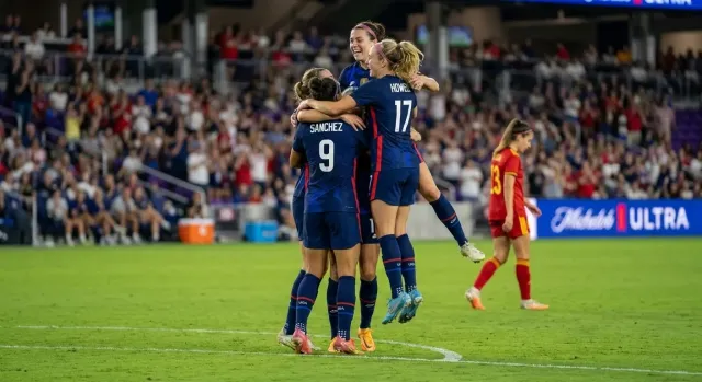 EE.UU. remonta un 2-0 y empata 2-2 con España