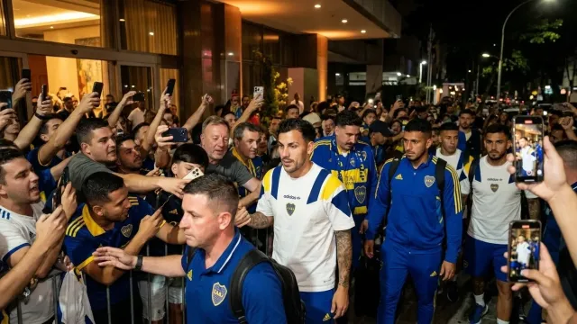 Boca lands in Rio with fans, flags and Riquelme