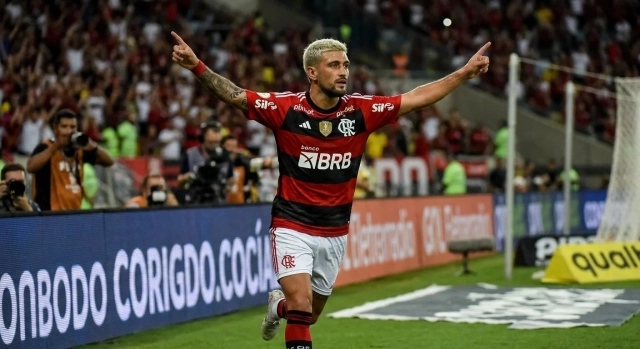 De Arrascaeta lidera el triunfo de Flamengo ante Mineiro