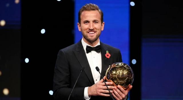 Kane vuelve al Bayern como héroe tras ganar el Balón de Oro