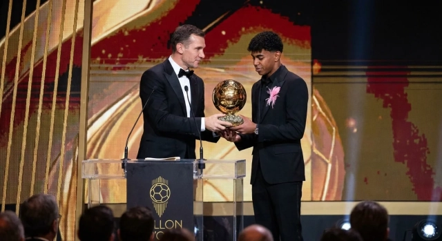Flick destaca la madurez de Yamal tras el Balón de Oro