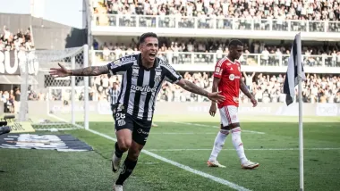 Christian Oliva found what he lacked at Nacional in Santos: "I let loose more when I see space"