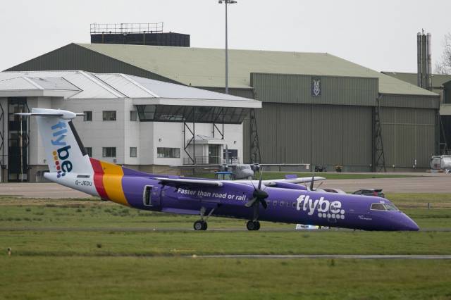 Avión con 50 personas aterriza de emergencia en Belfast