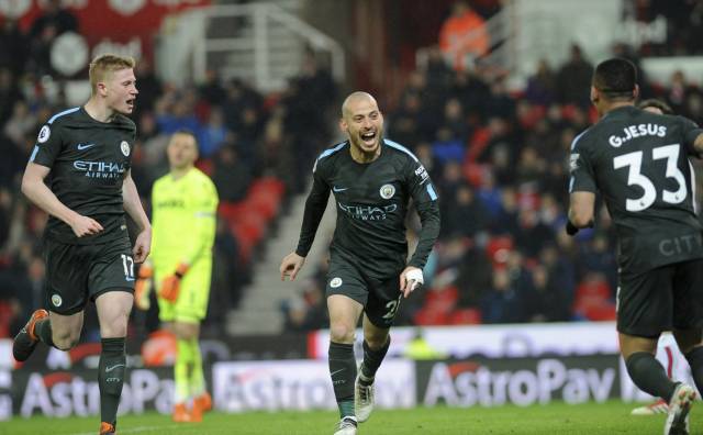Doblete de Silva acerca a Man City al título